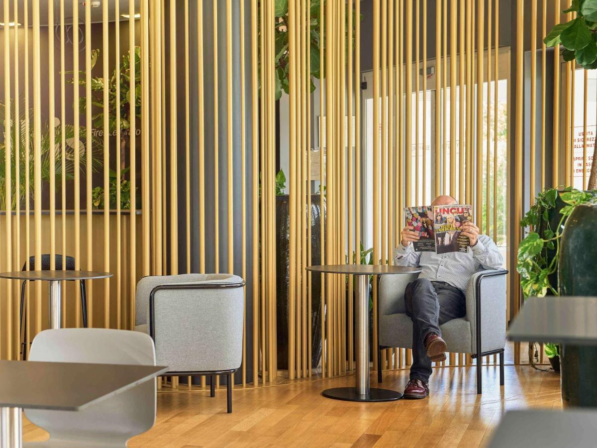 Hotel Ibis Firenze Prato Est Кампи-Бизенцио Экстерьер фото