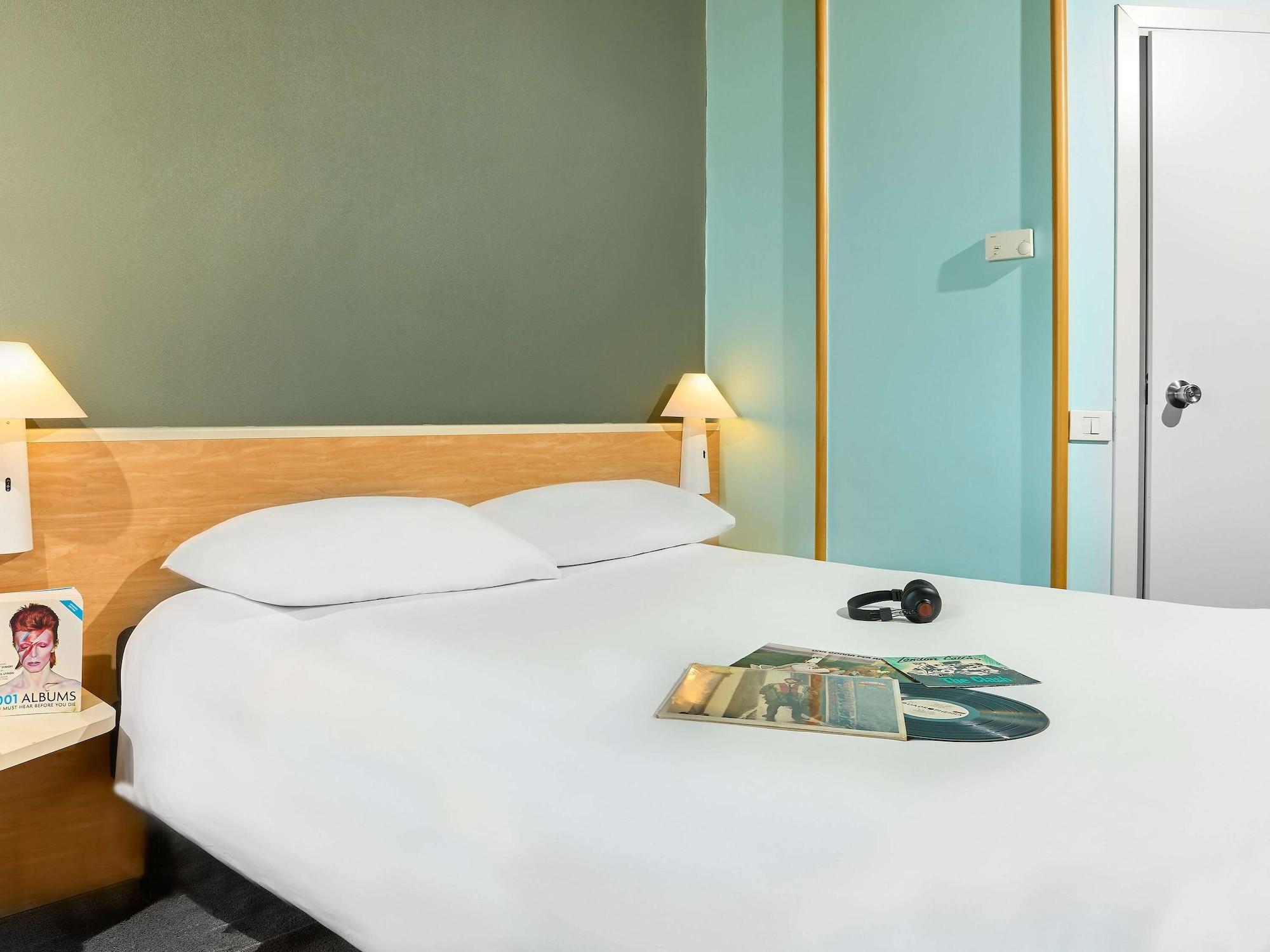 Hotel Ibis Firenze Prato Est Кампи-Бизенцио Экстерьер фото