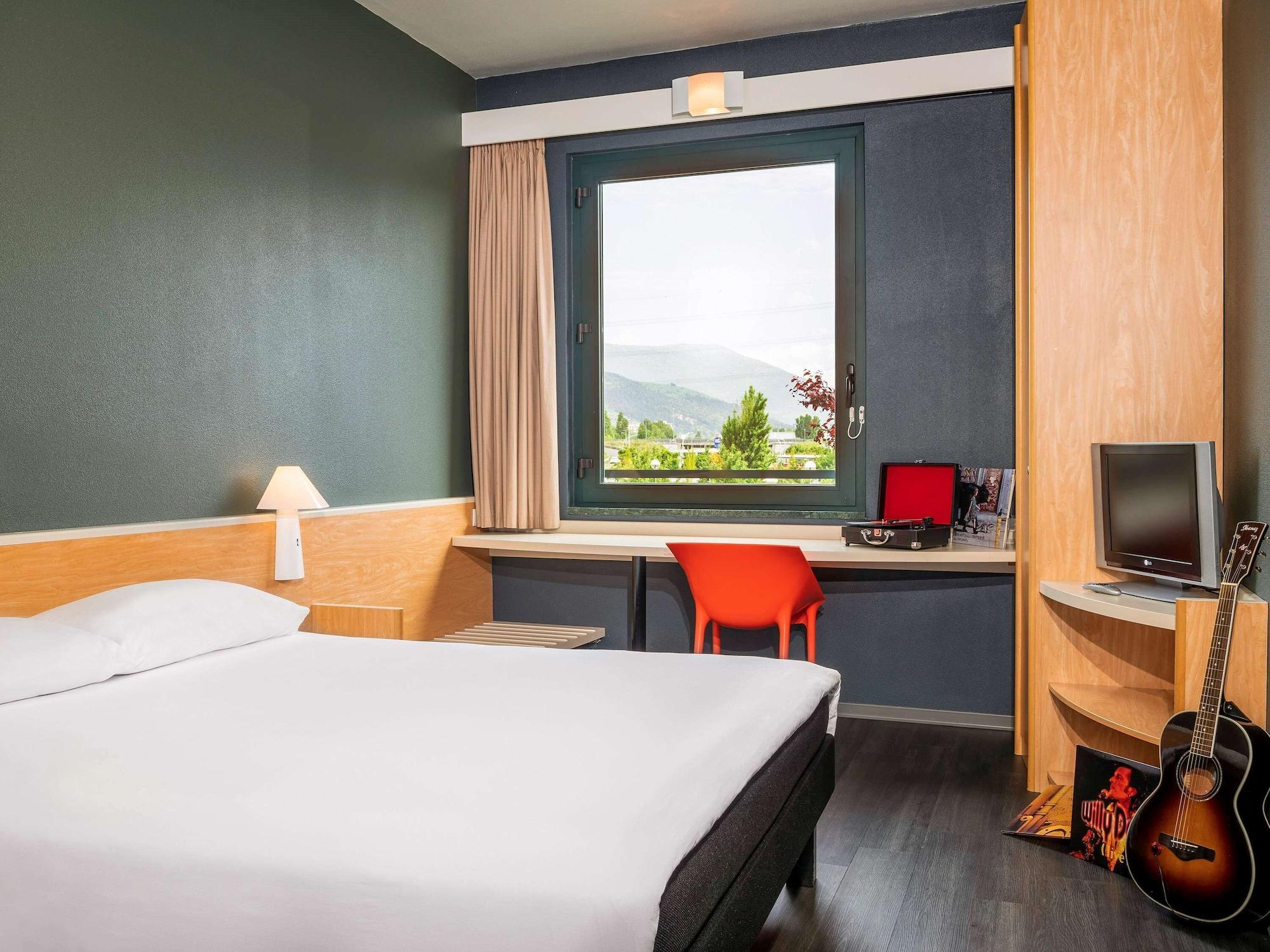 Hotel Ibis Firenze Prato Est Кампи-Бизенцио Экстерьер фото