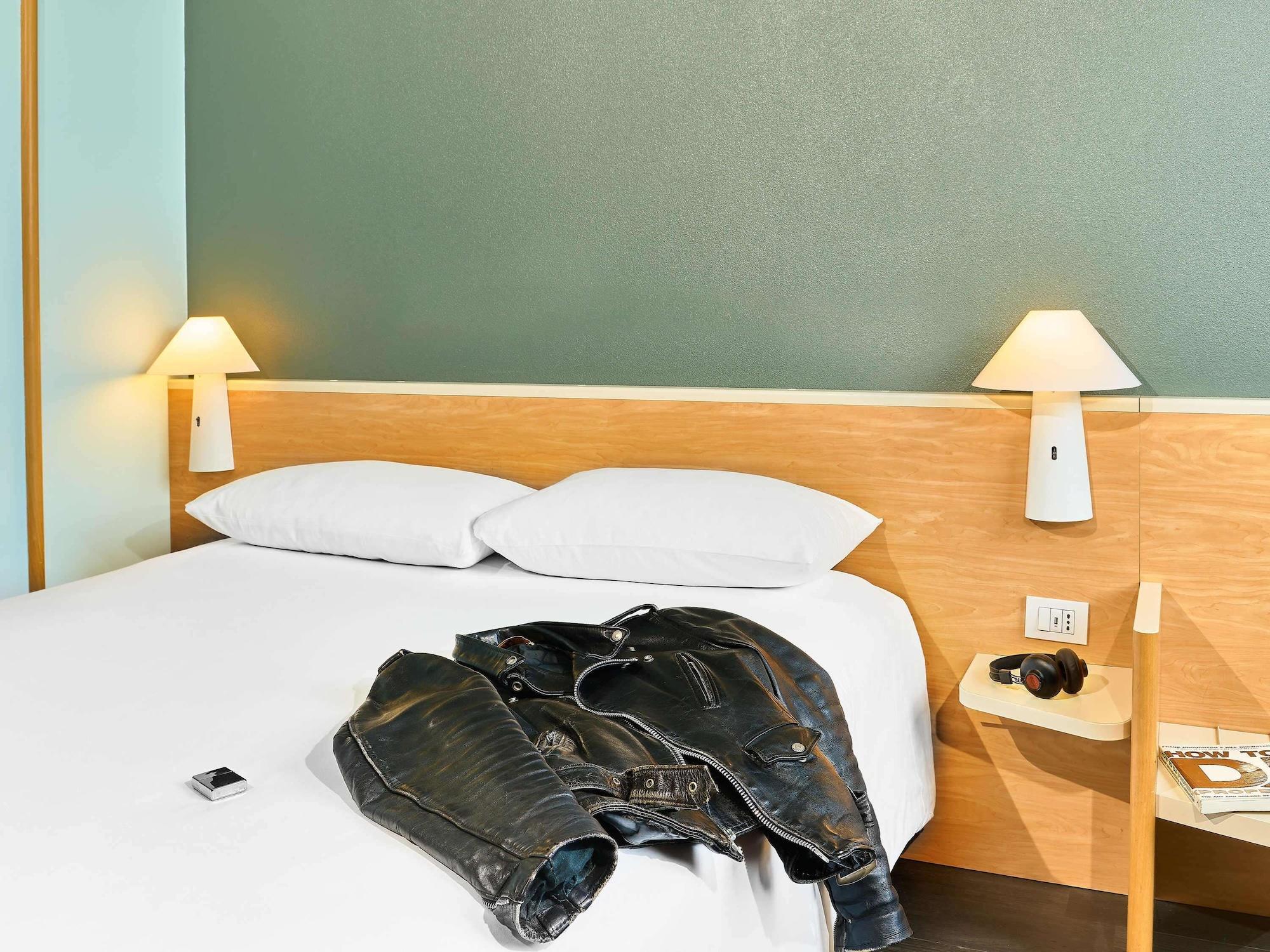 Hotel Ibis Firenze Prato Est Кампи-Бизенцио Экстерьер фото