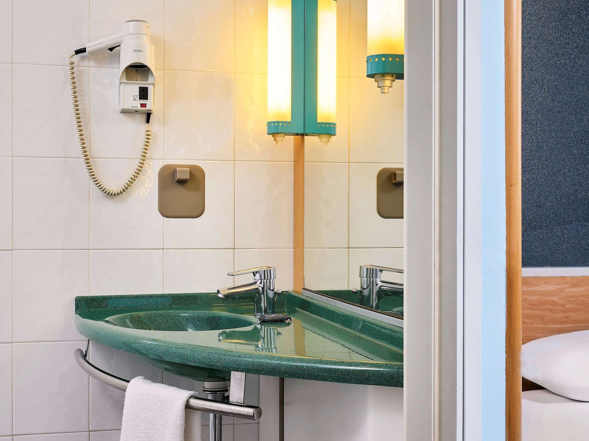Hotel Ibis Firenze Prato Est Кампи-Бизенцио Экстерьер фото