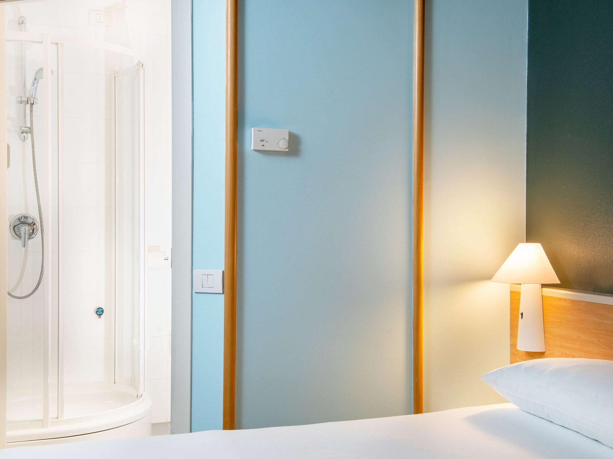 Hotel Ibis Firenze Prato Est Кампи-Бизенцио Экстерьер фото