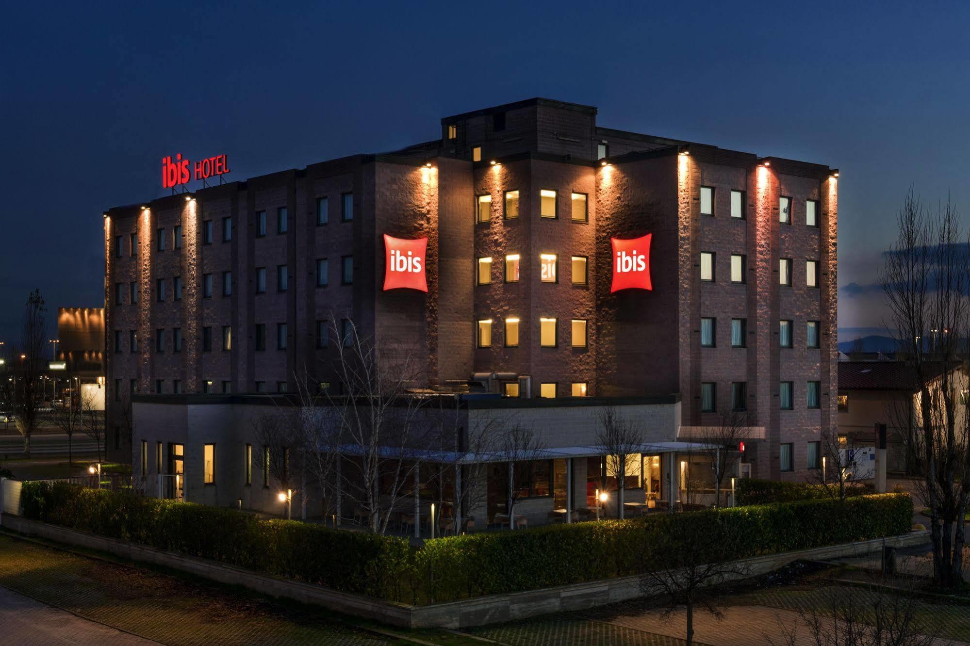 Hotel Ibis Firenze Prato Est Кампи-Бизенцио Экстерьер фото